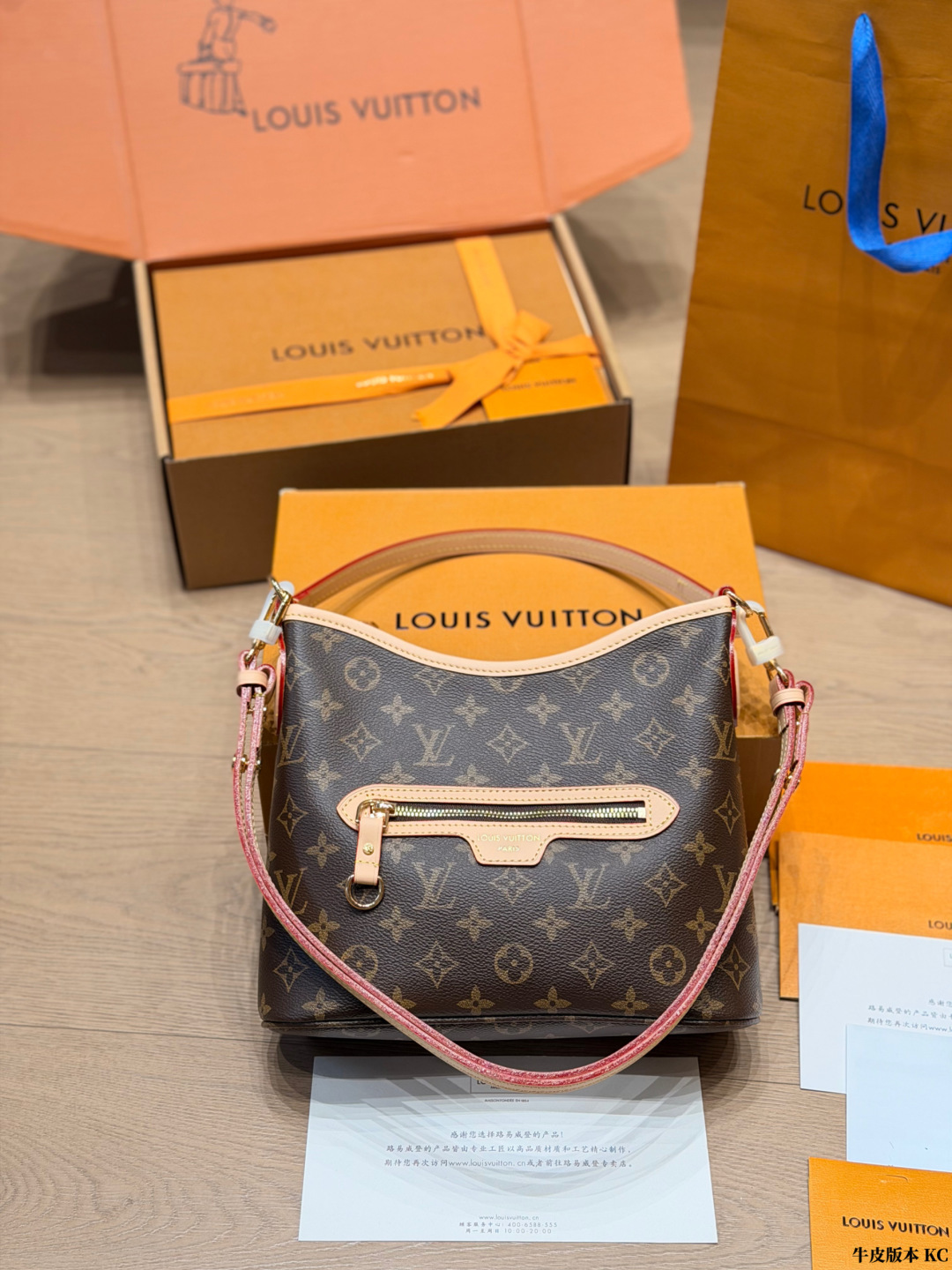 Louis Vuitton LV Monogram Handbag Cowhide Leather